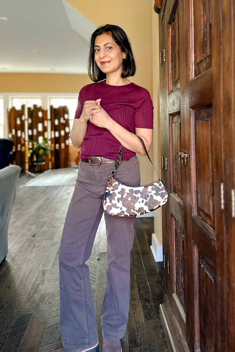 Fashionipa (Nipa) wearing a brown houndstooth blazer with a burgundy turtleneck and blue jeans.