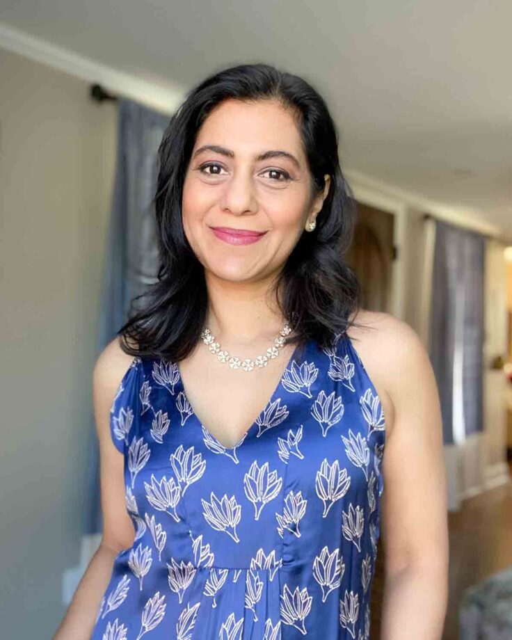 Fashionipa in a blue dress and crystal \ flower necklace