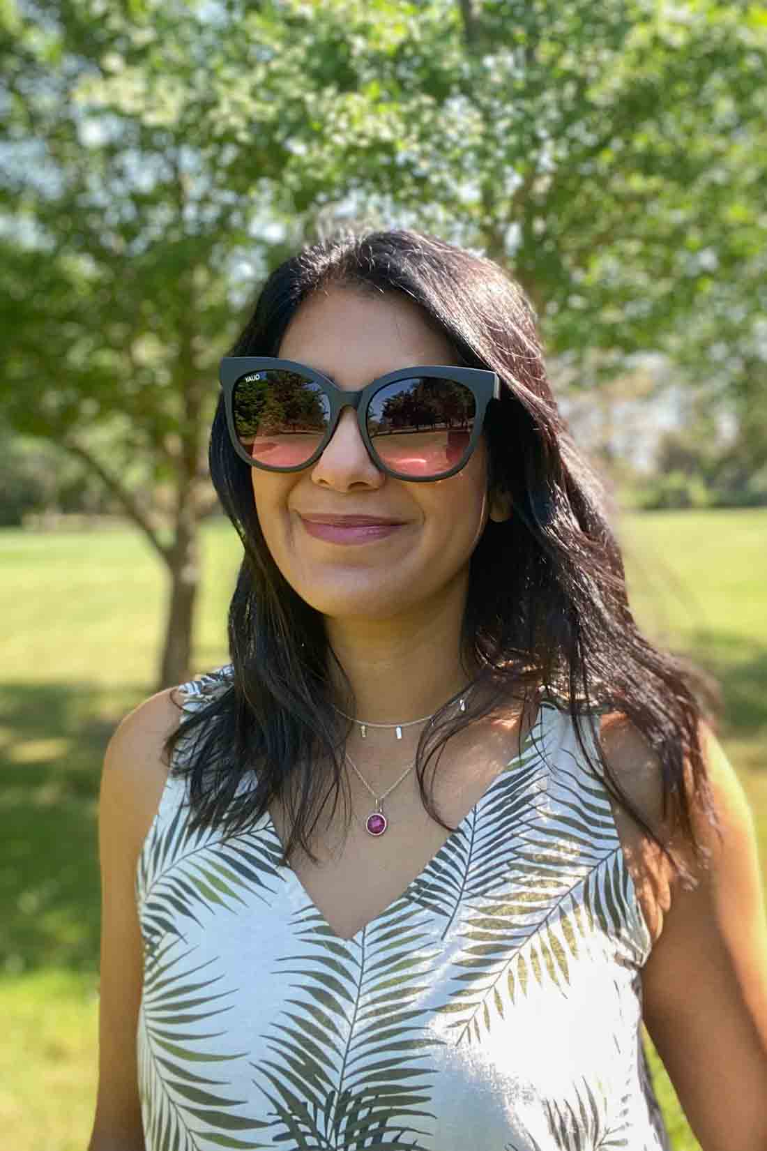 5 Styles Of Sunglasses That Are Trending Right Now - fashionip awearing Quay oversized cat eye sunglasses with black frames and black/pink gradient lenses