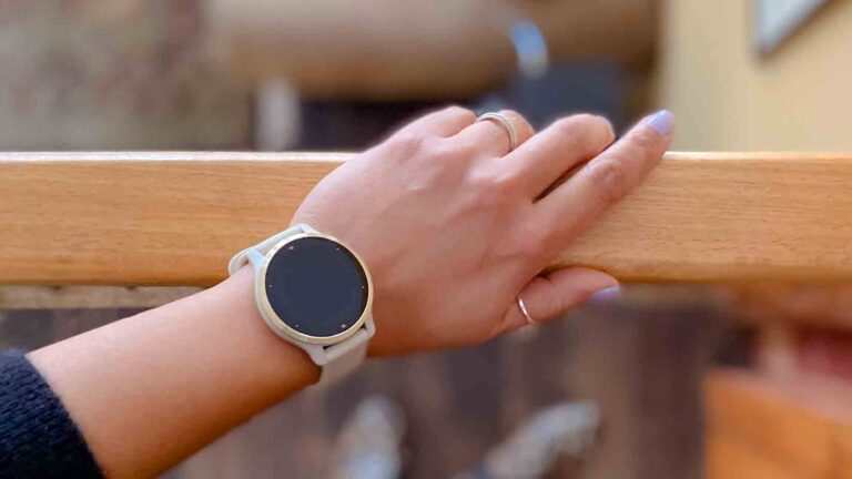 Image of a Garmin Watch on a woman's hand.