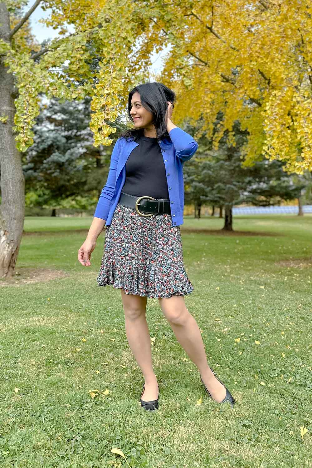 Fashionipa (Nipa) wearing a blue cardigan, balck t-shirt, wide black belt, printed mini skirt and black shoes.