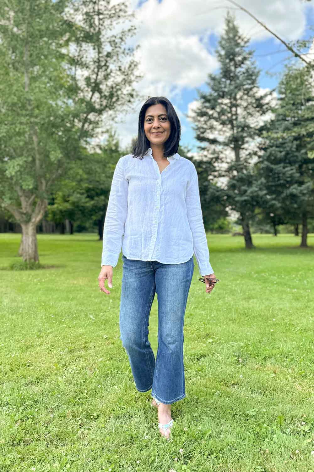 Fashionipa (Nipa) wearing a white shirt, blue jeans and black sandals...