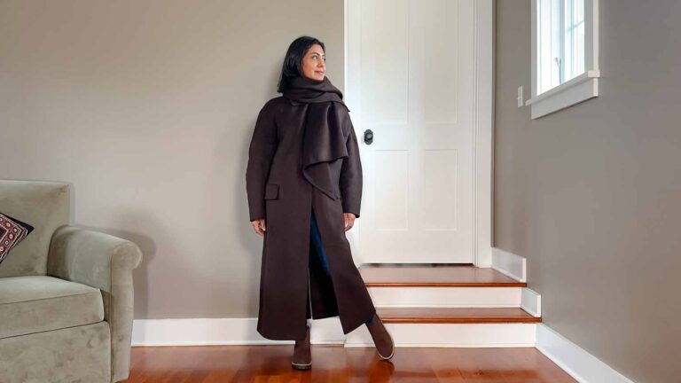Fashionipa (Nipa) wearing a brown long coat with attached scarf, jeans and brown boots.