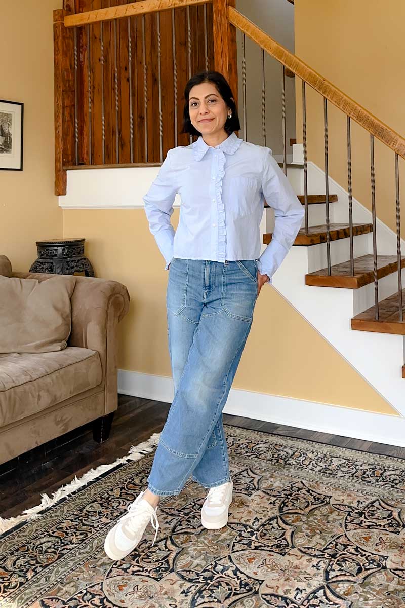 Fashionipa (Nipa) wearing utility jeans with a cropped shirt and sneakers.