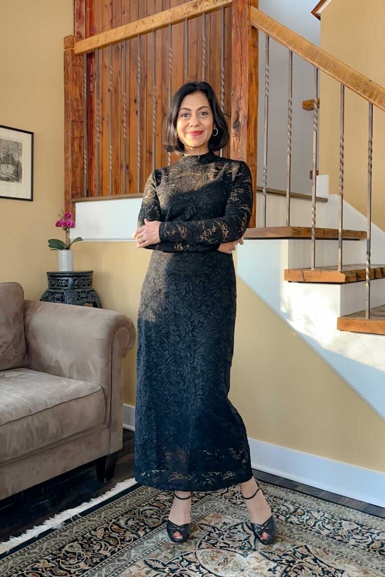 Fashionipa (Nipa) wearing a black lace dress with black heels.