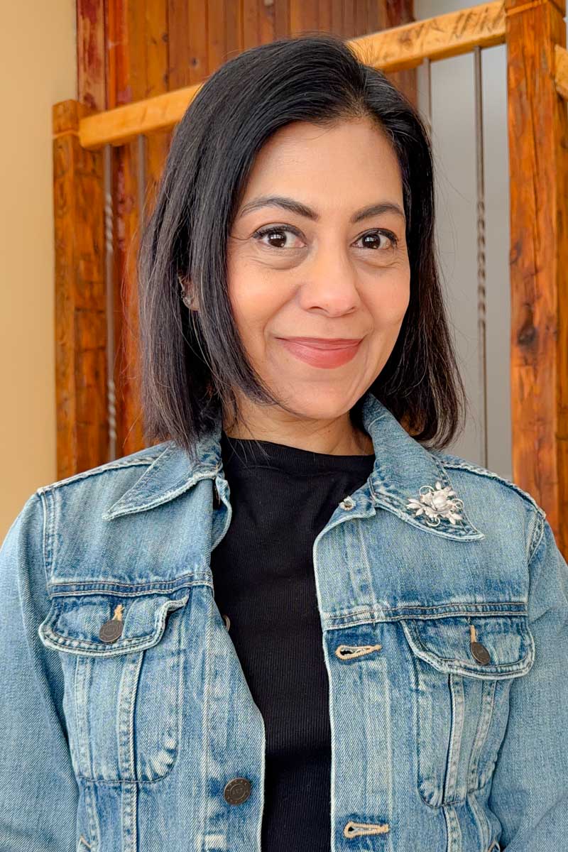 Fashionipa (Nipa) wearing a statement brooch on the collar of her denim jacket.