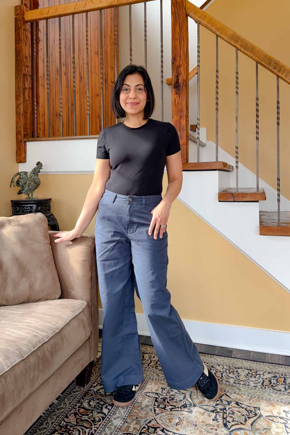 Fashionipa (Nipa) wearing a t-shirt, wide leg pants and sneakers.