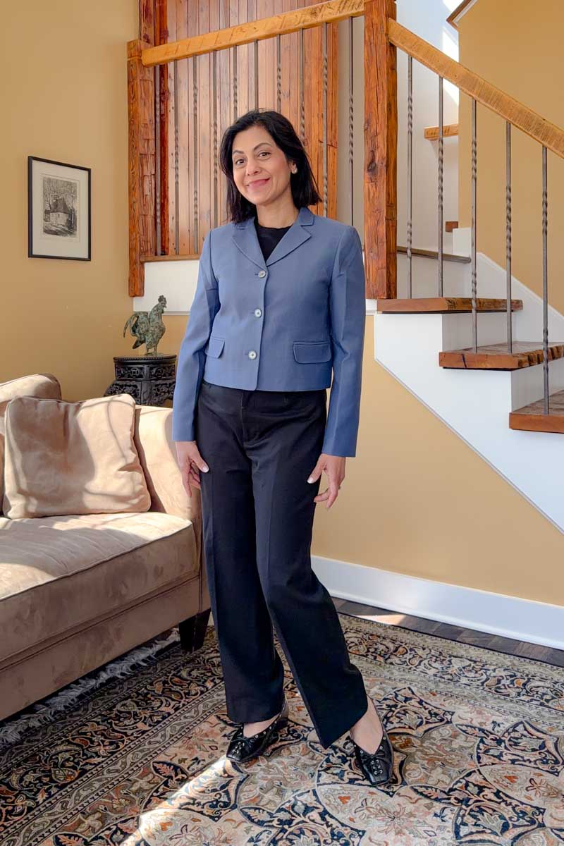 Fashionipa (Nipa) wearing a blue cropped linen blend blazer with a black t-shirt, pants and ballet flats.