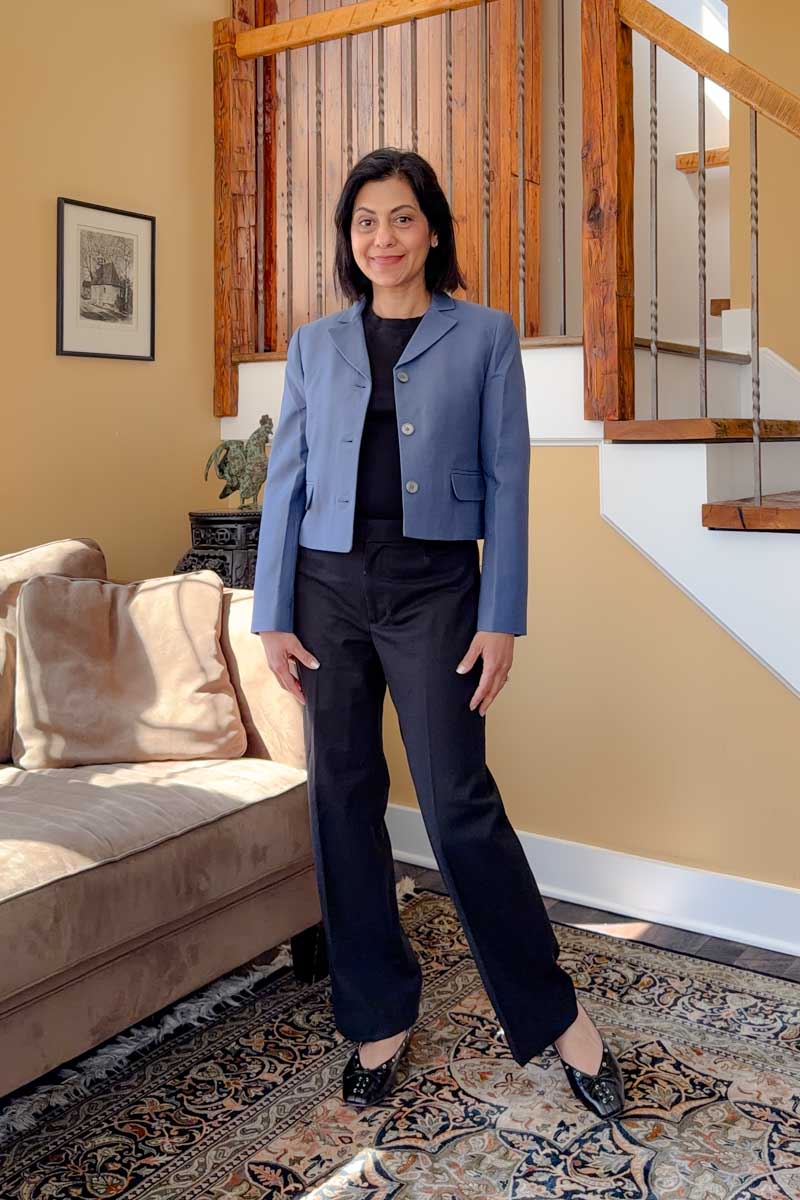 Fashionipa (Nipa) wearing a blue cropped linen blend blazer with a black t-shirt, pants and ballet flats.