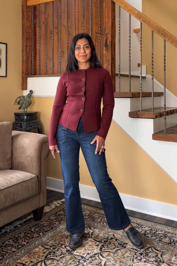 Fashionipa (Nipa) wearing a burgundy sweater with dark jeans.