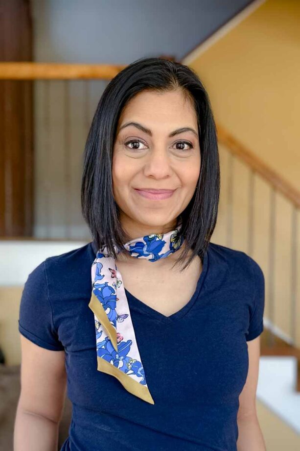 Fashionipa (Nipa) wearing a navy t-shirt with a pink and electric blue scarf.