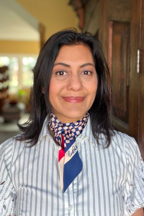Fashionipa (Nipa) wearing a striped blouse and 